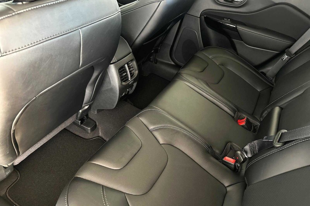 2023 Jeep Cherokee Altitude Lux 14