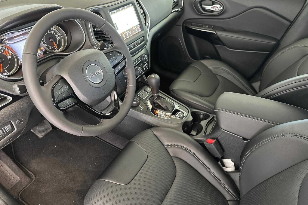 2023 Jeep Cherokee Altitude Lux 11