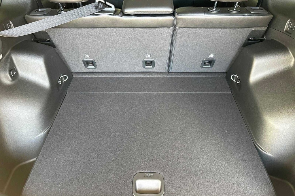 2023 Jeep Cherokee Altitude Lux 18