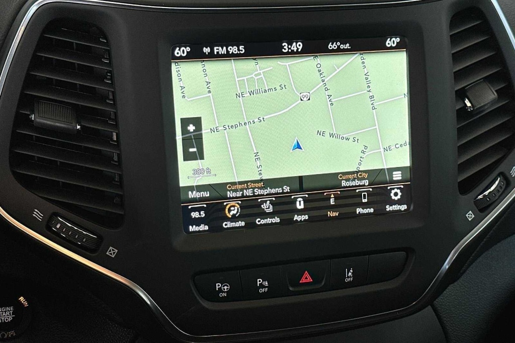 2023 Jeep Cherokee Altitude Lux 16