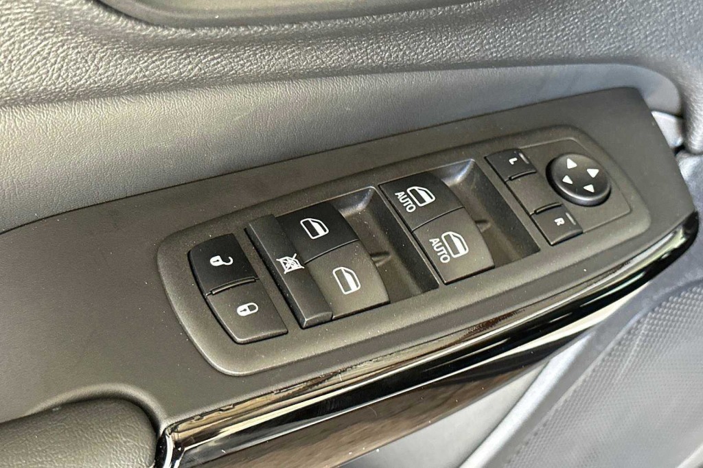 2023 Jeep Cherokee Altitude Lux 24