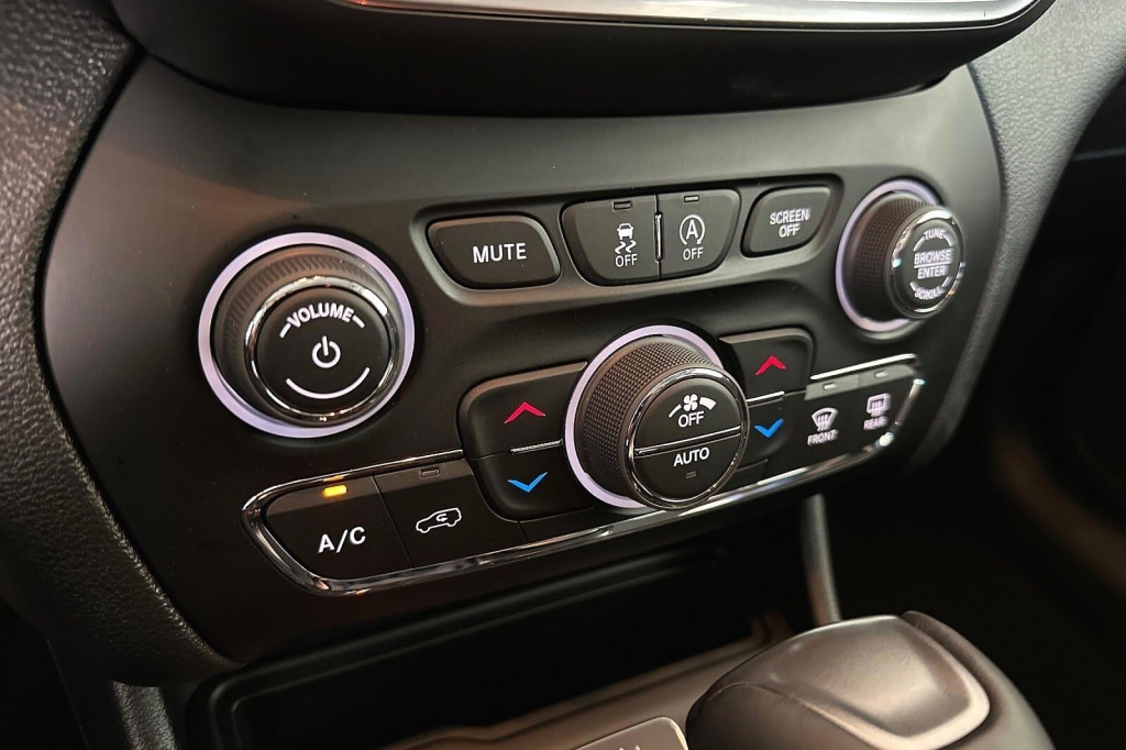 2023 Jeep Cherokee Altitude Lux 27
