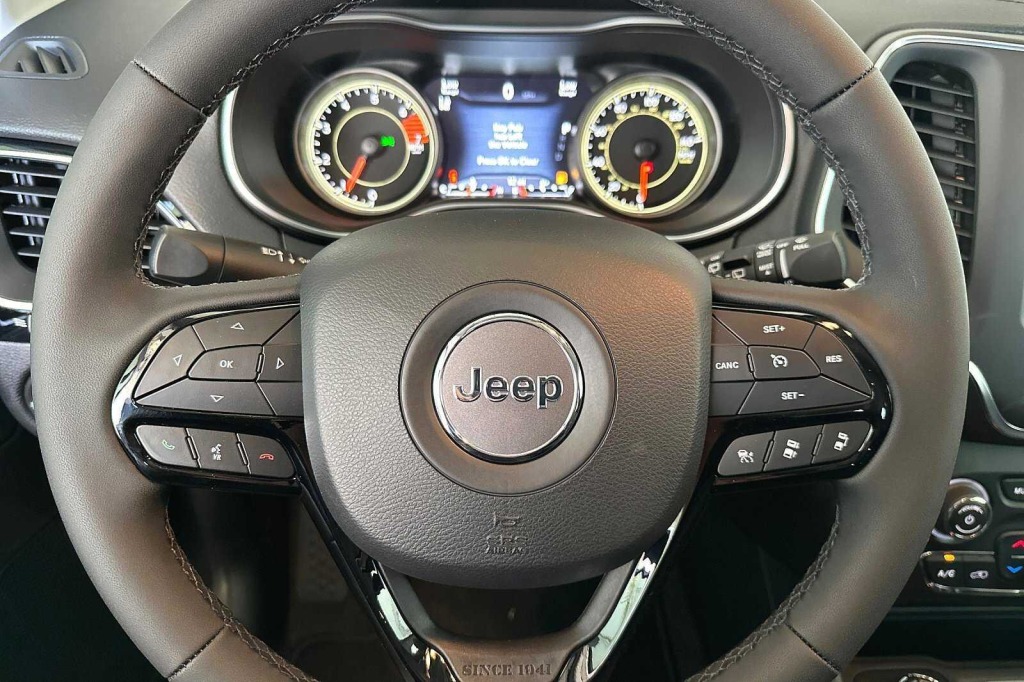 2023 Jeep Cherokee Altitude Lux 29