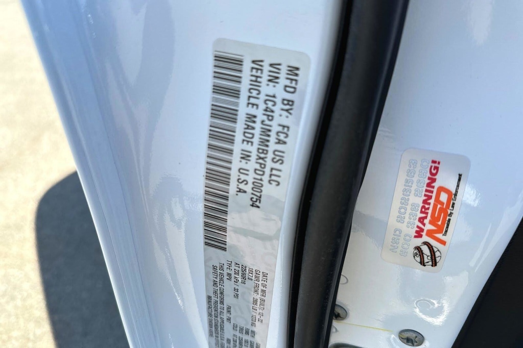 2023 Jeep Cherokee Altitude Lux 19
