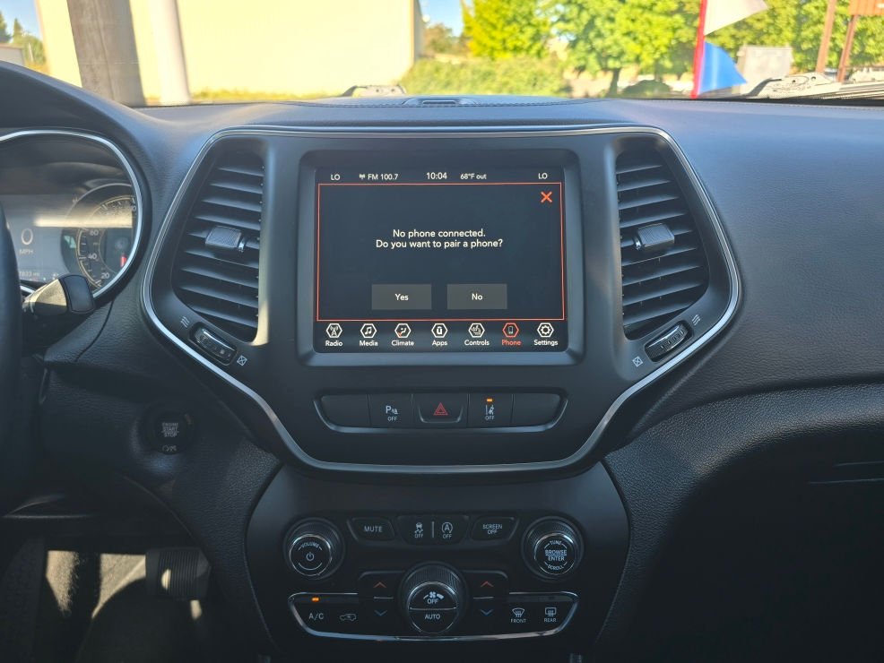 Thumbnail: 2021 Jeep Cherokee - 12