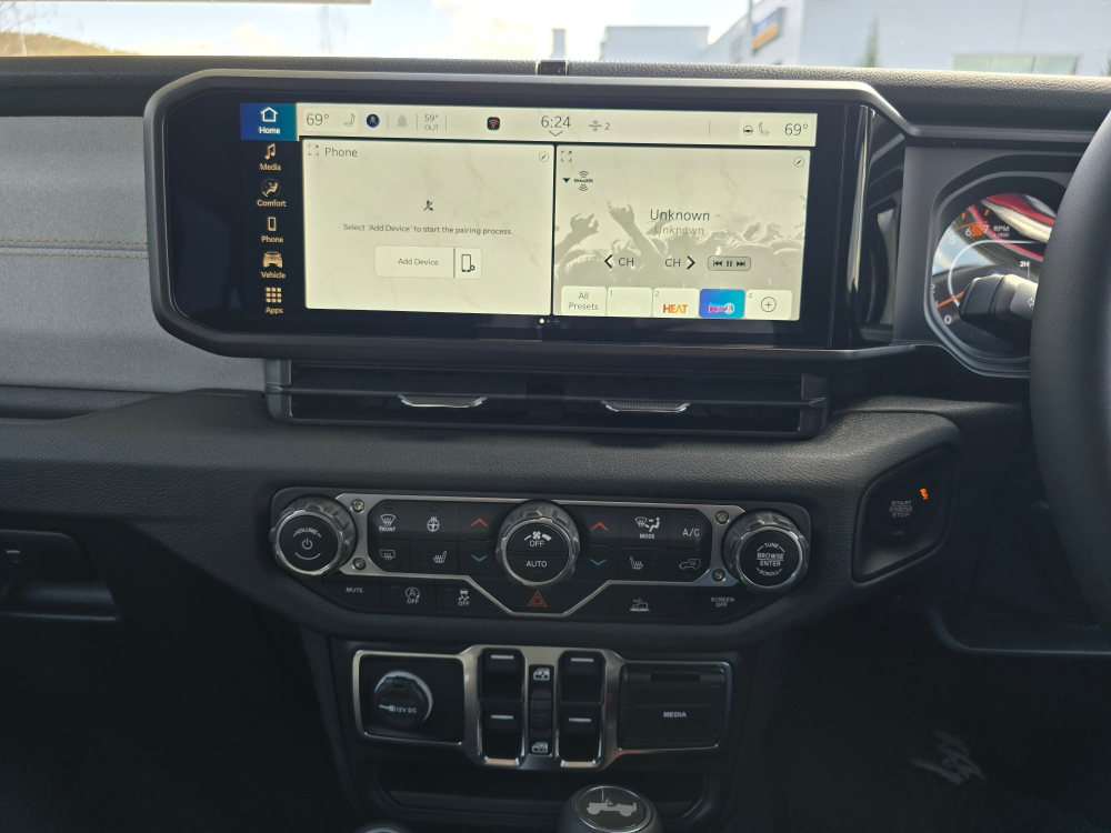2025 Jeep Wrangler Sport RHD 10