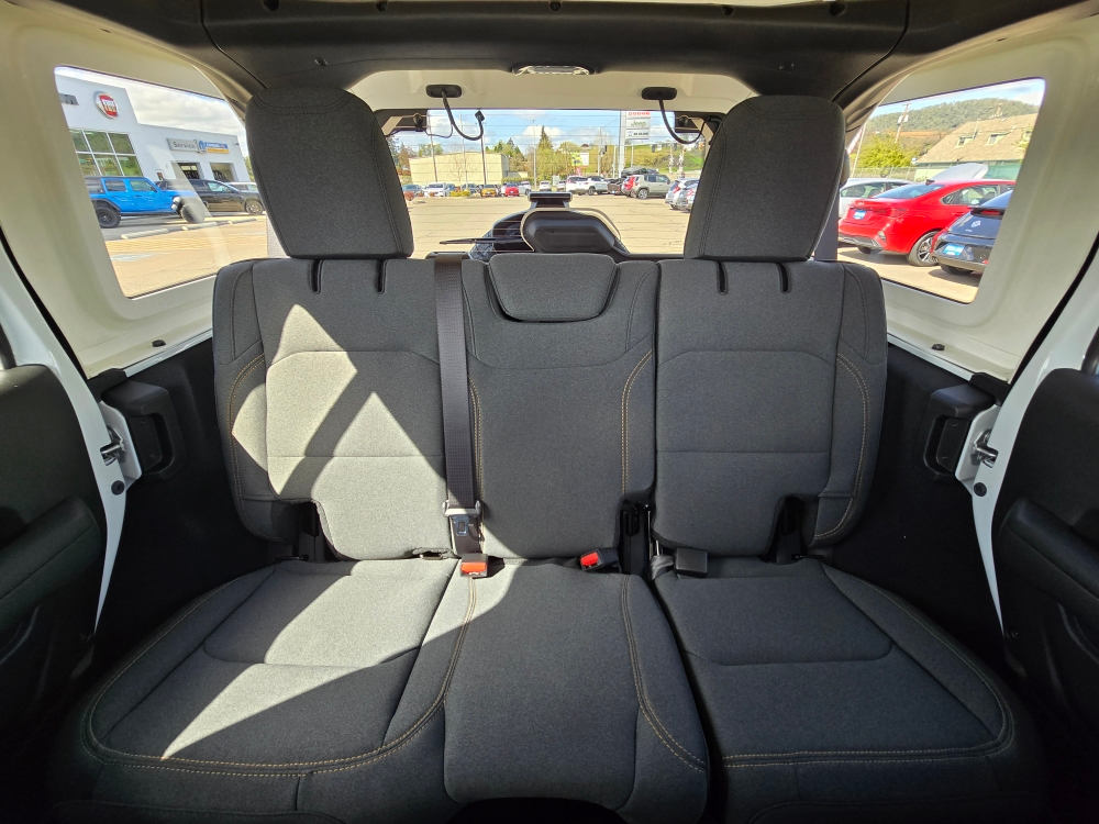 2025 Jeep Wrangler Sport RHD 8