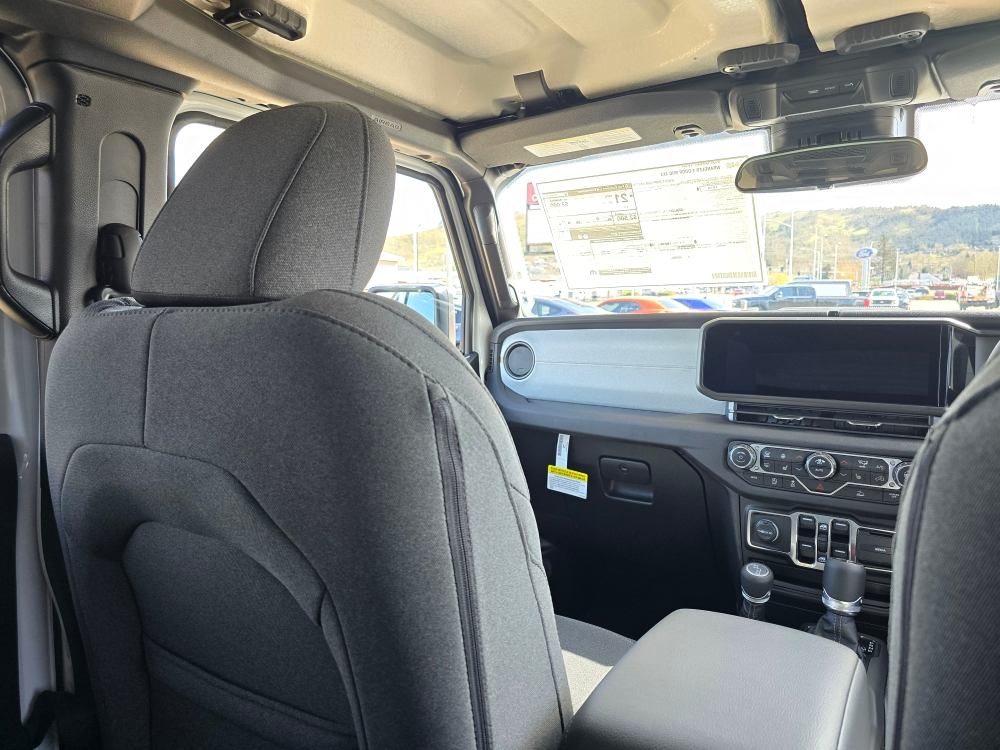 2025 Jeep Wrangler Sport RHD 18