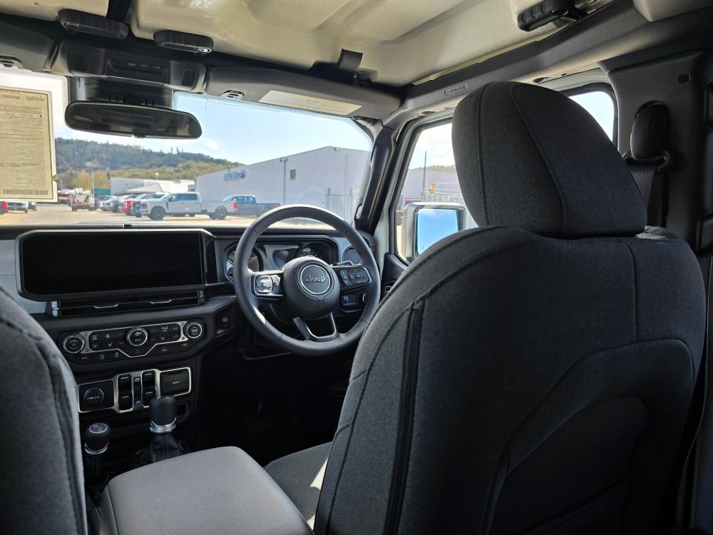 2025 Jeep Wrangler Sport RHD 16