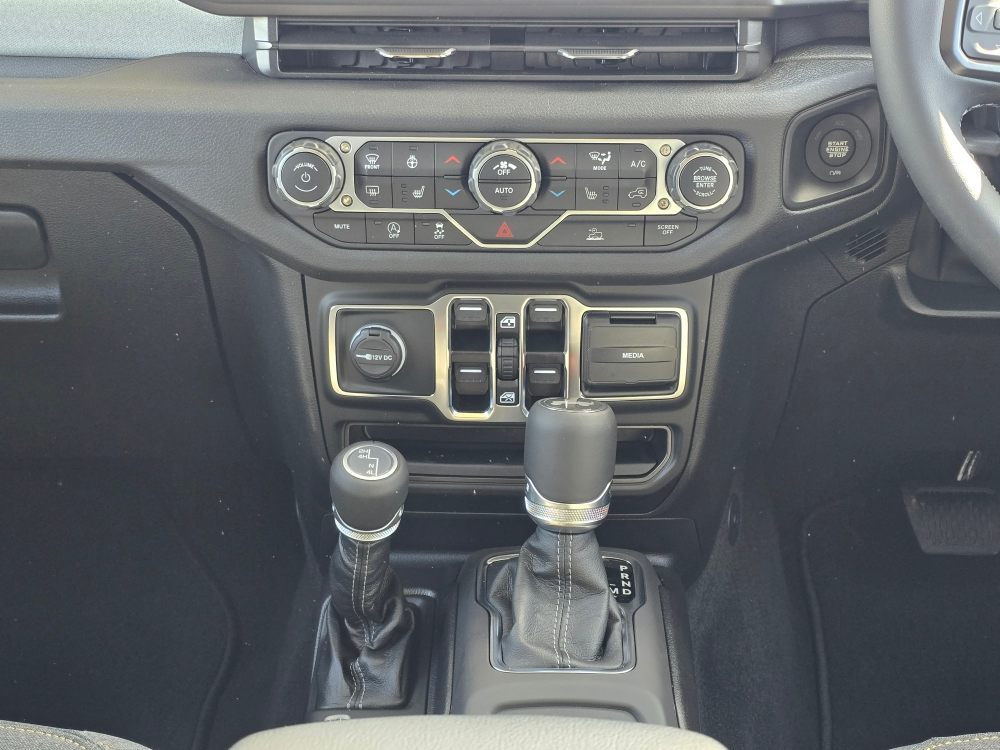2025 Jeep Wrangler Sport RHD 17