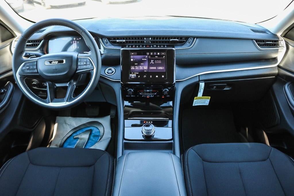 2023 Jeep Grand Cherokee Laredo 4