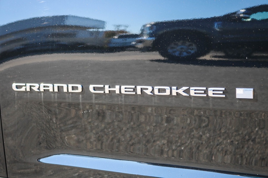 2023 Jeep Grand Cherokee Laredo 8