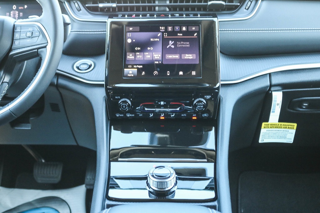 2023 Jeep Grand Cherokee Laredo 15