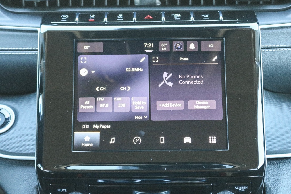 2023 Jeep Grand Cherokee Laredo 24