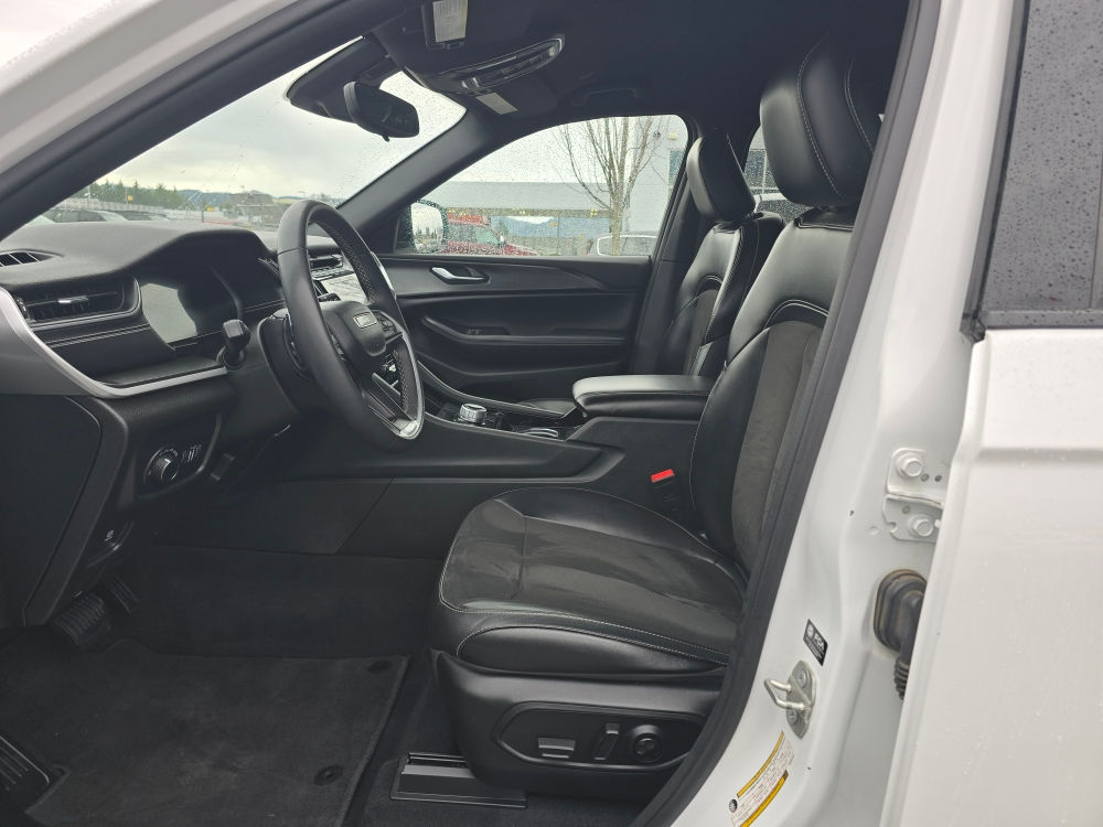 Thumbnail: 2023 Jeep Grand Cherokee - 8