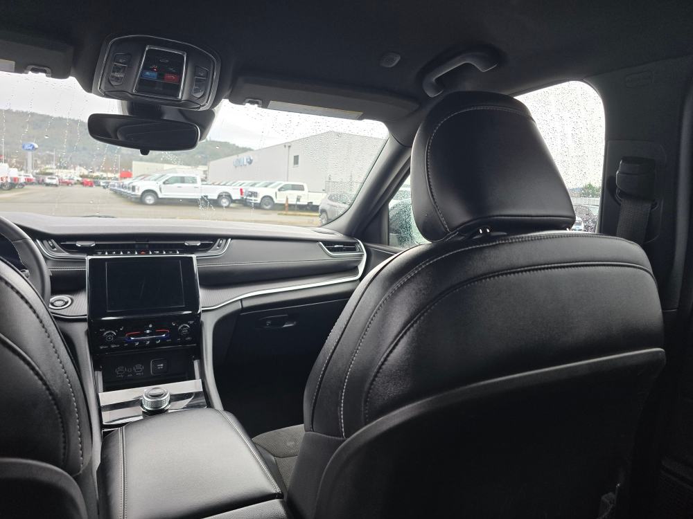 Thumbnail: 2023 Jeep Grand Cherokee - 10