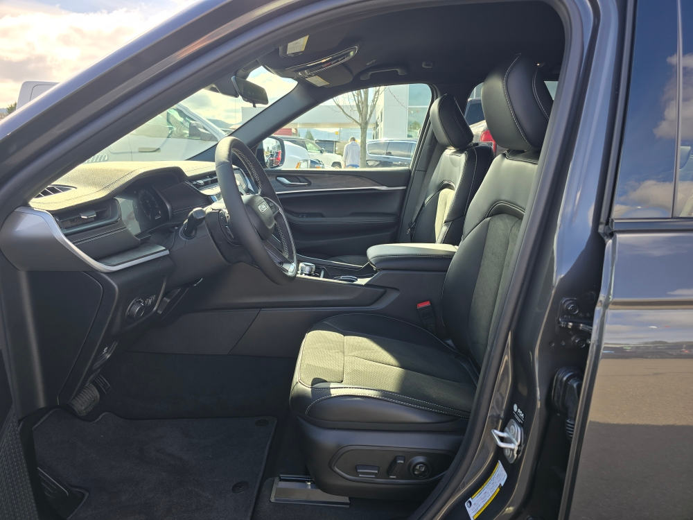 Thumbnail: 2026 Jeep Grand Cherokee - 8
