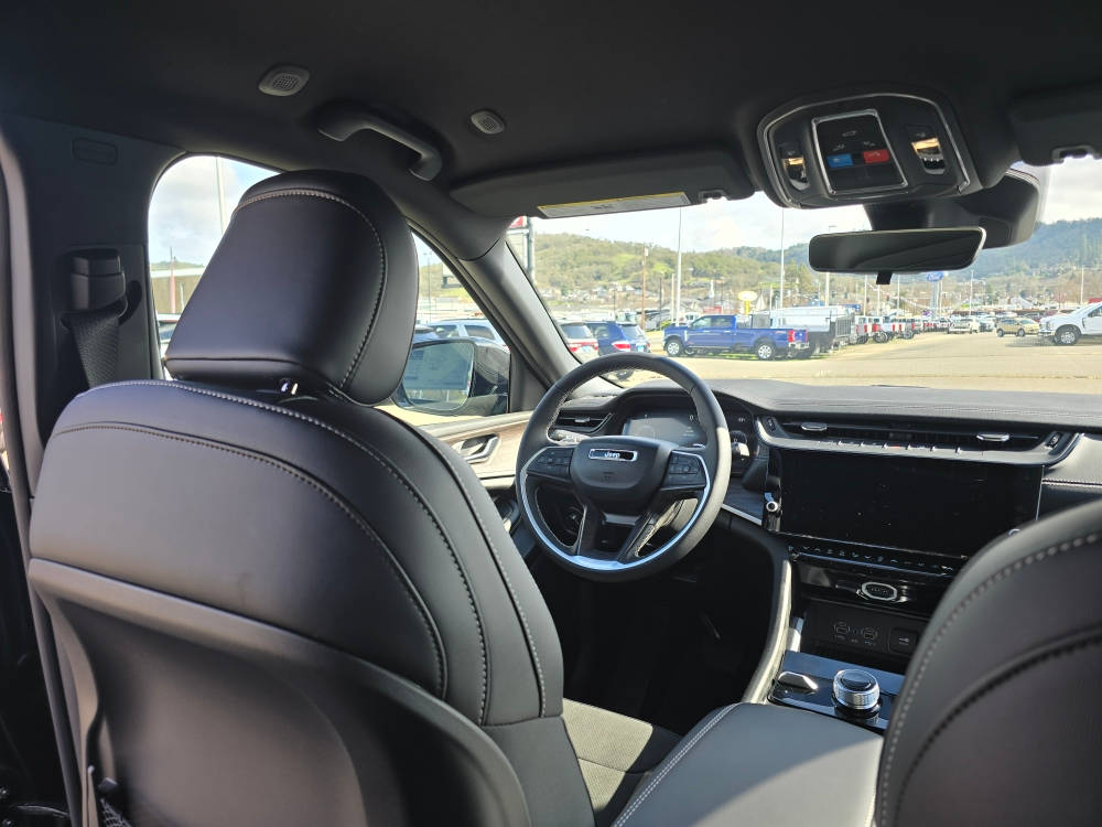 Thumbnail: 2026 Jeep Grand Cherokee - 2