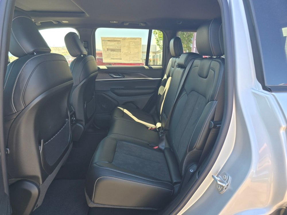 Thumbnail: 2026 Jeep Grand Cherokee - 10