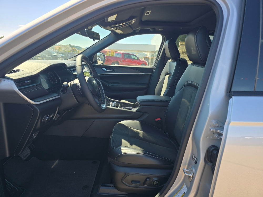 Thumbnail: 2026 Jeep Grand Cherokee - 8
