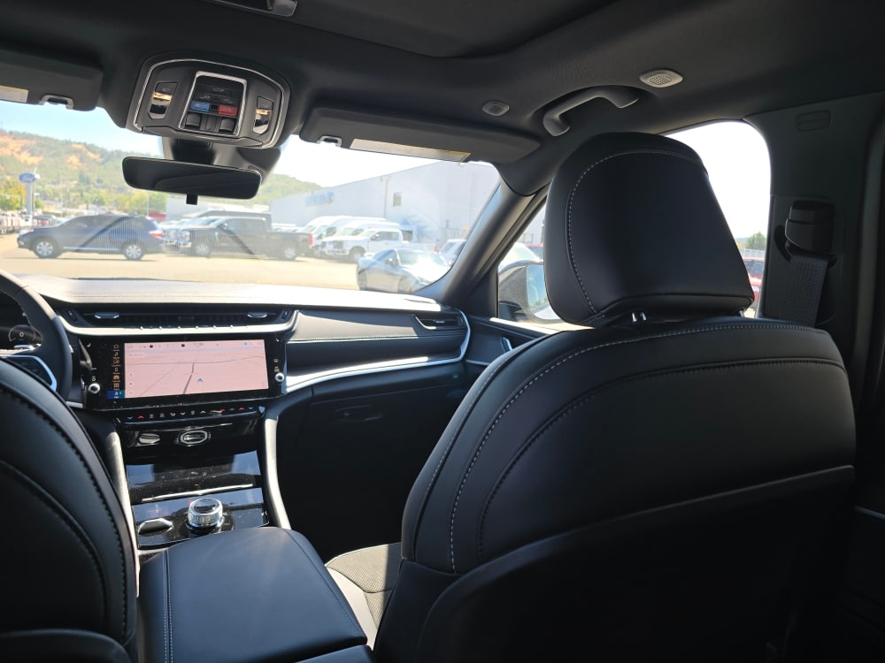 Thumbnail: 2026 Jeep Grand Cherokee - 11