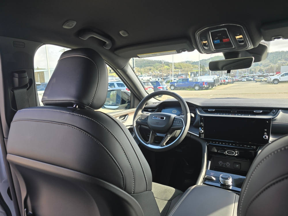 Thumbnail: 2026 Jeep Grand Cherokee - 2