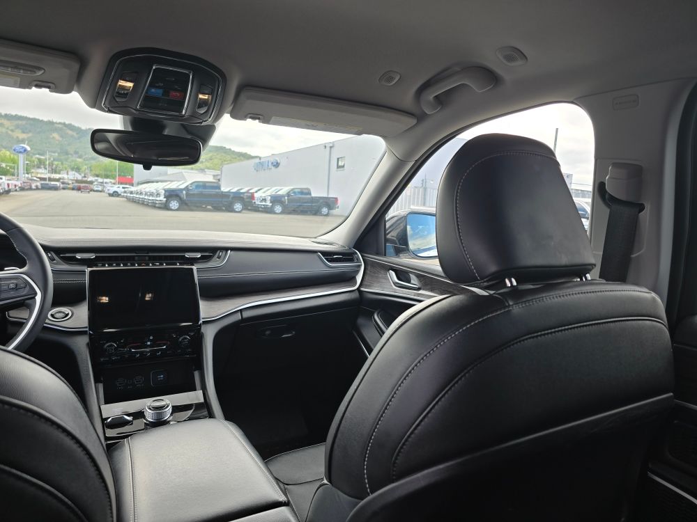 Thumbnail: 2023 Jeep Grand Cherokee - 10