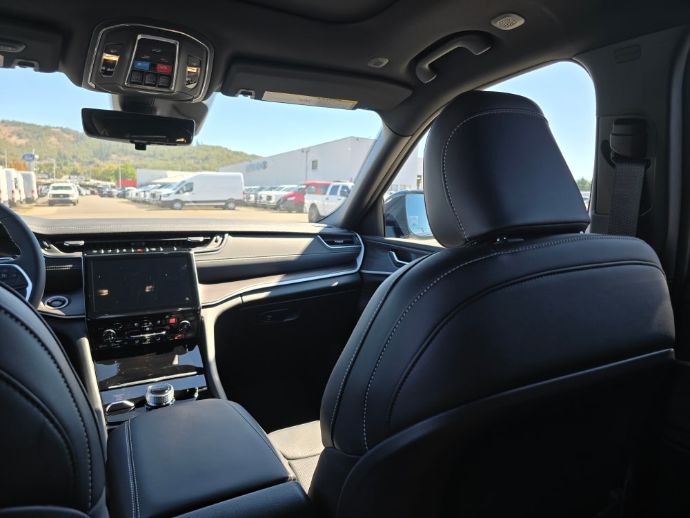 Thumbnail: 2025 Jeep Grand Cherokee - 11