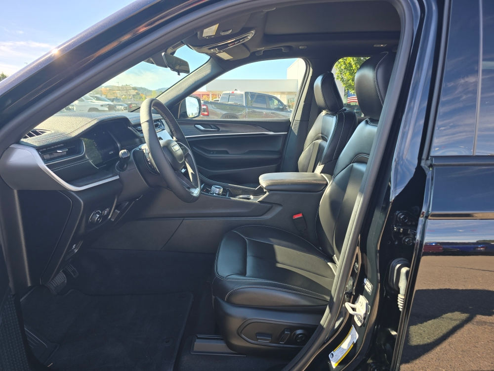 Thumbnail: 2025 Jeep Grand Cherokee - 9