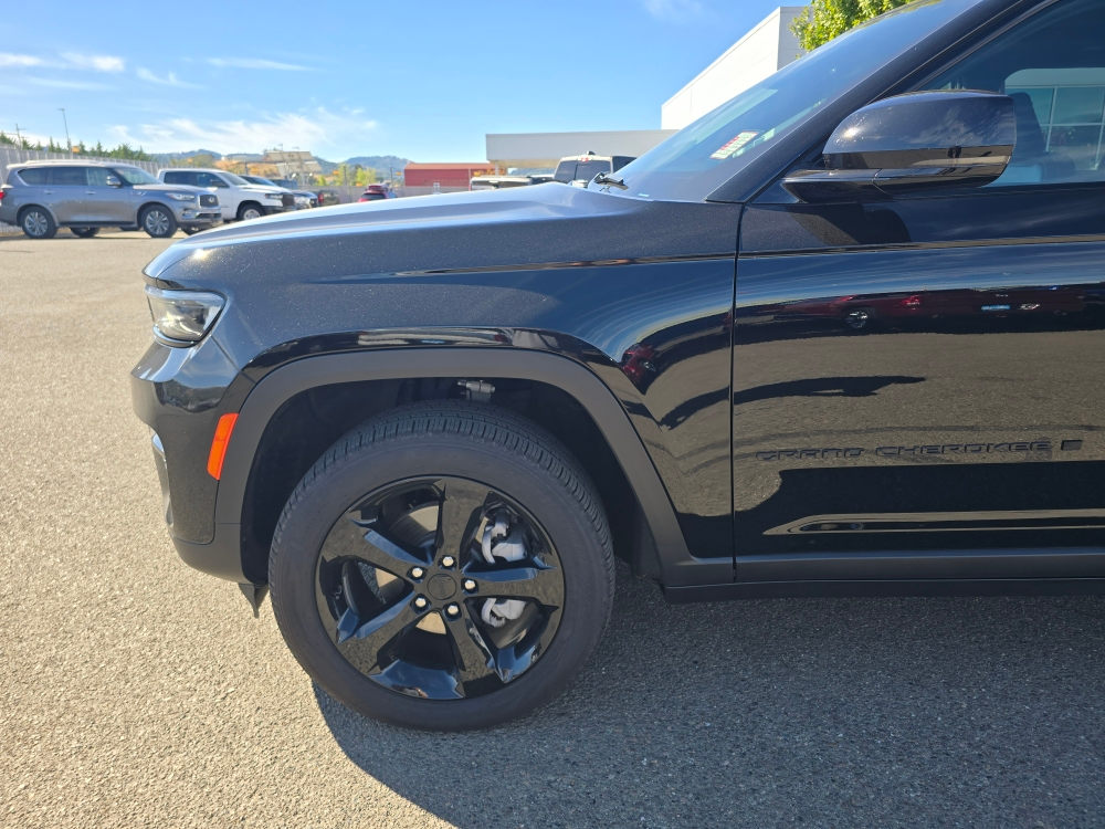 Thumbnail: 2025 Jeep Grand Cherokee - 7