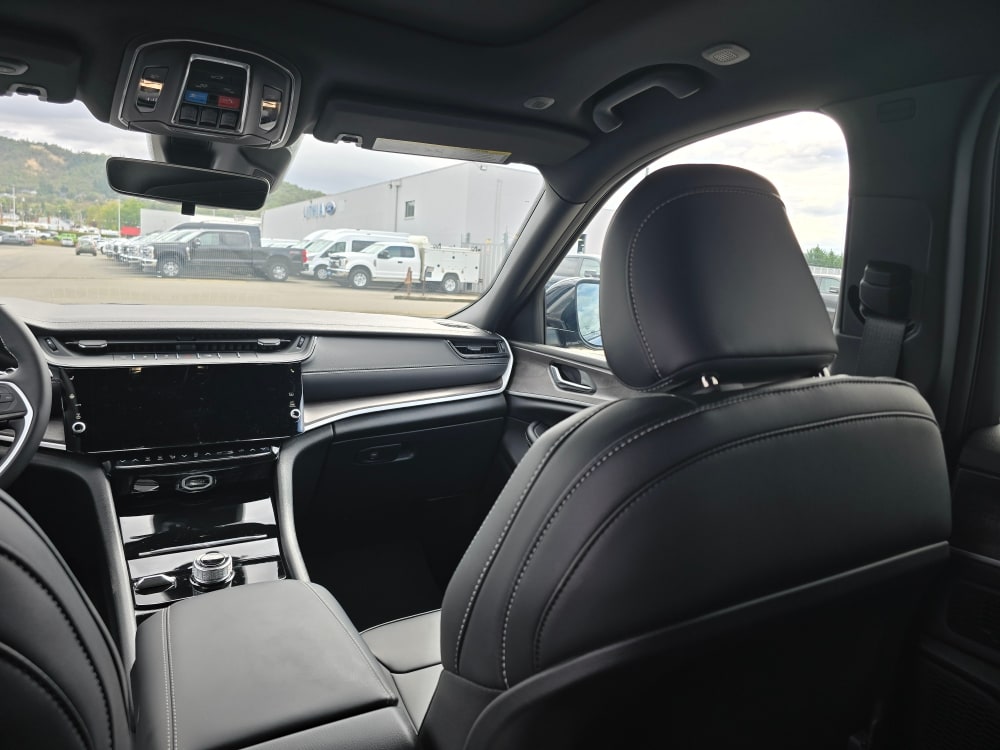 Thumbnail: 2026 Jeep Grand Cherokee - 9
