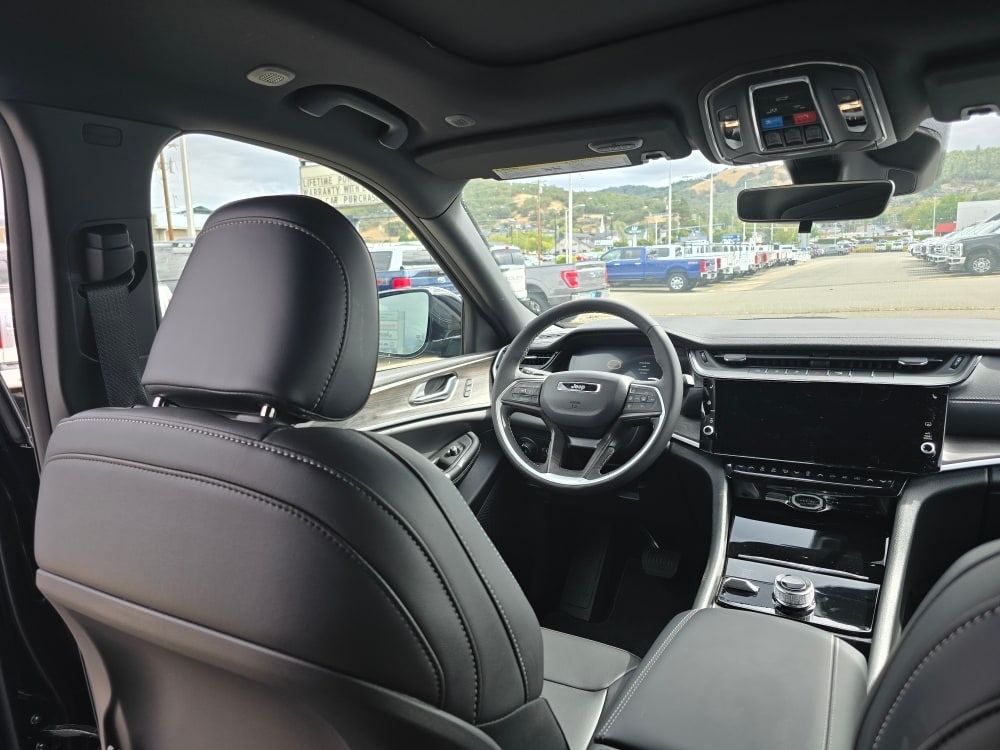 Thumbnail: 2026 Jeep Grand Cherokee - 2