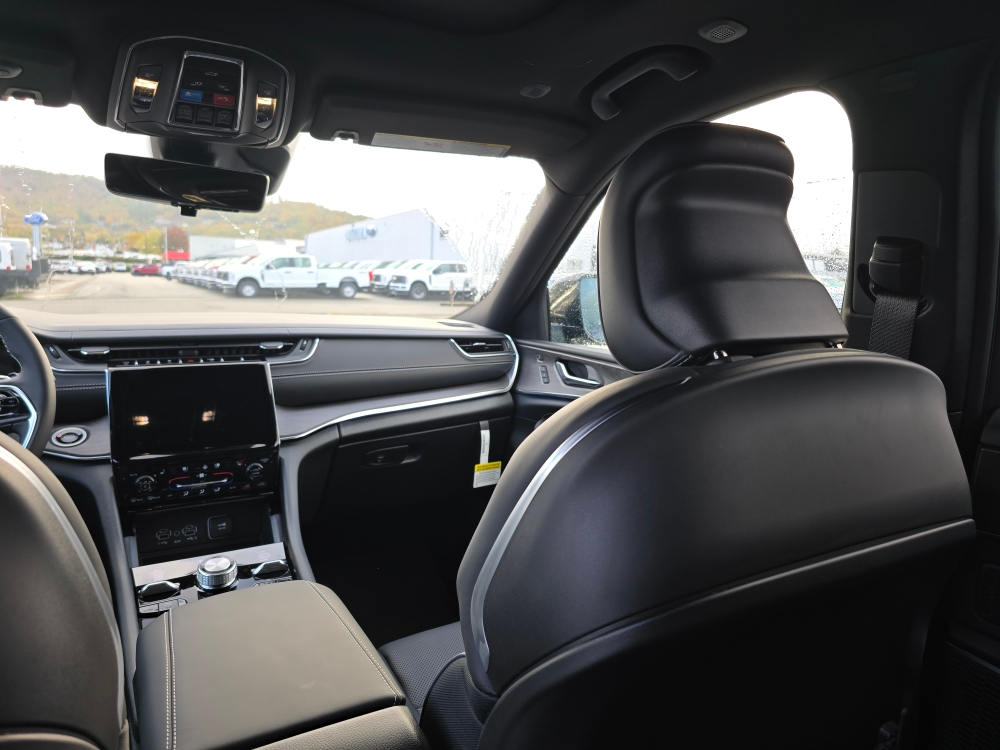 Thumbnail: 2025 Jeep Grand Cherokee - 10