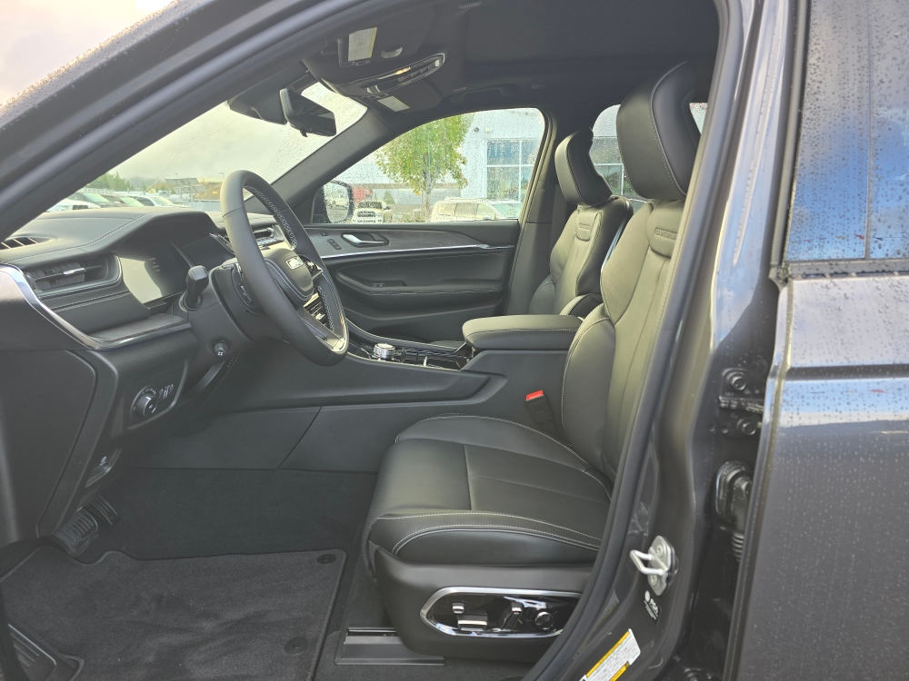 Thumbnail: 2025 Jeep Grand Cherokee - 8