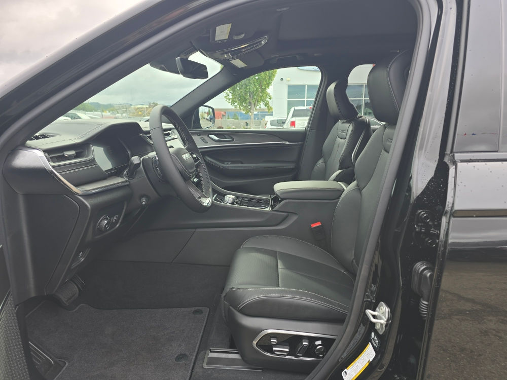 Thumbnail: 2025 Jeep Grand Cherokee L - 8
