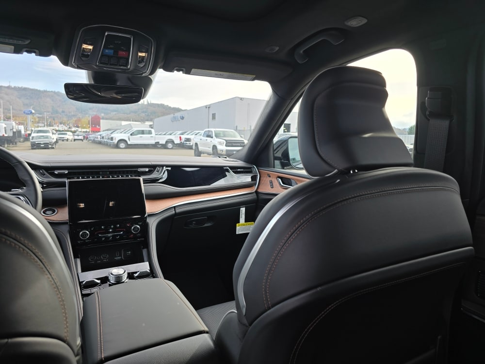 Thumbnail: 2025 Jeep Grand Cherokee L - 11