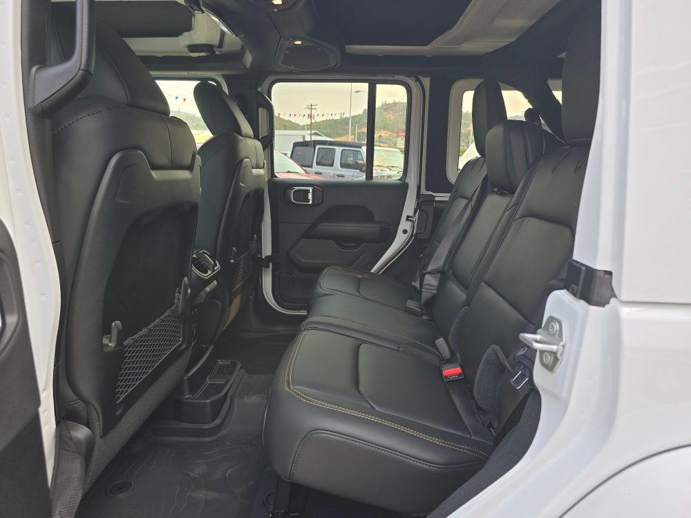 Thumbnail: 2025 Jeep Wrangler - 10