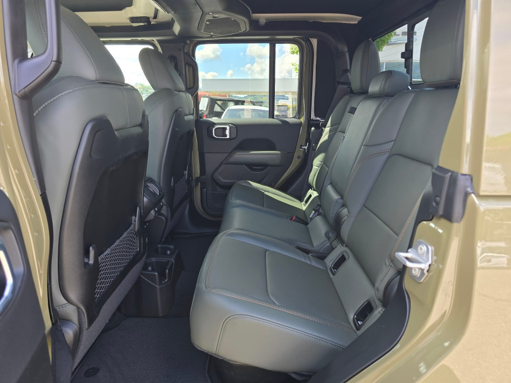 Thumbnail: 2026 Jeep Gladiator - 10