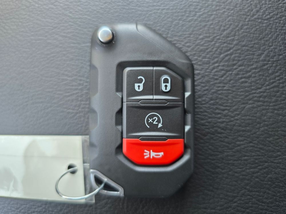 Thumbnail: 2025 Jeep Gladiator - 16