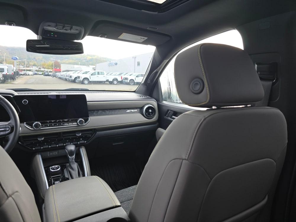 Thumbnail: 2024 Chevrolet Colorado - 19