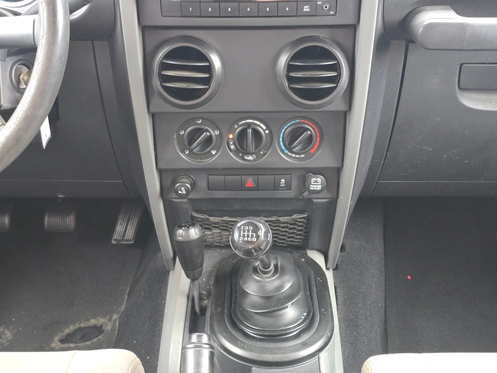 Thumbnail: 2010 Jeep Wrangler - 14