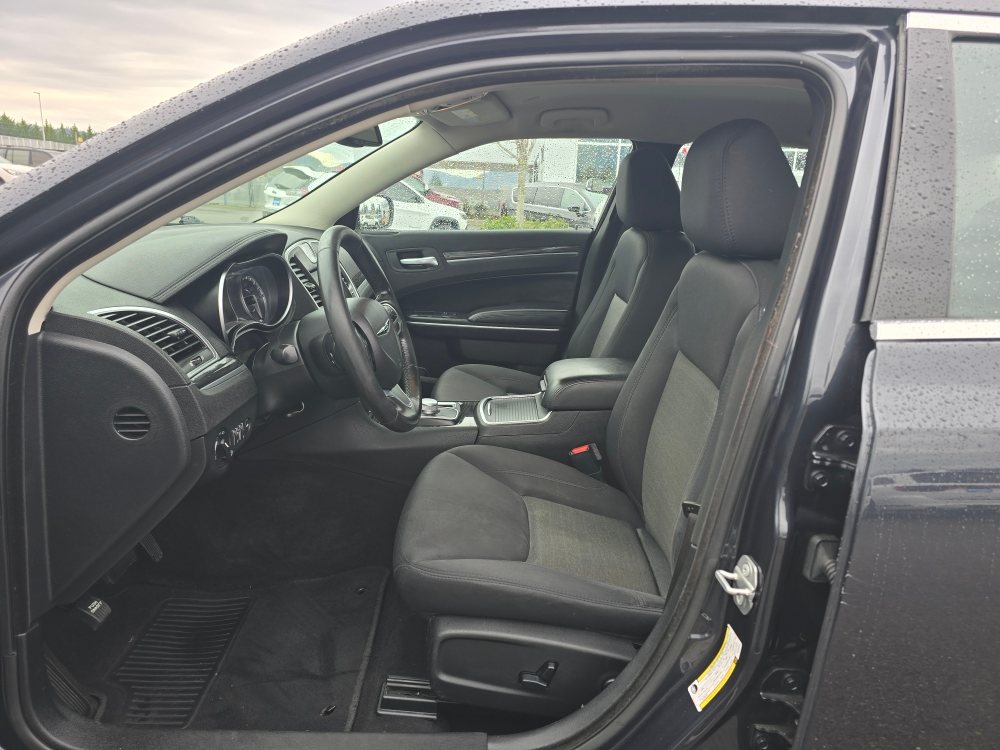 Thumbnail: 2019 Chrysler 300 - 8