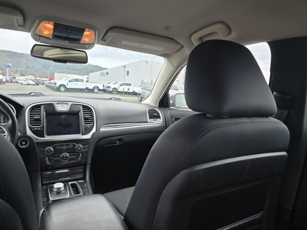 Thumbnail: 2019 Chrysler 300 - 10