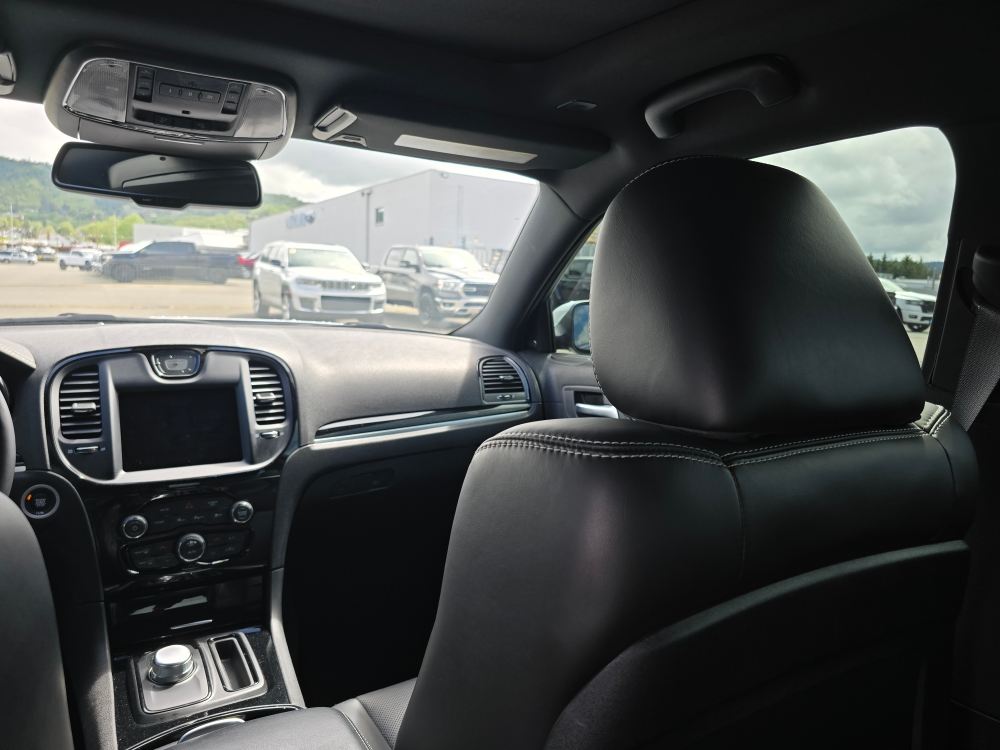 Thumbnail: 2023 Chrysler 300 - 11