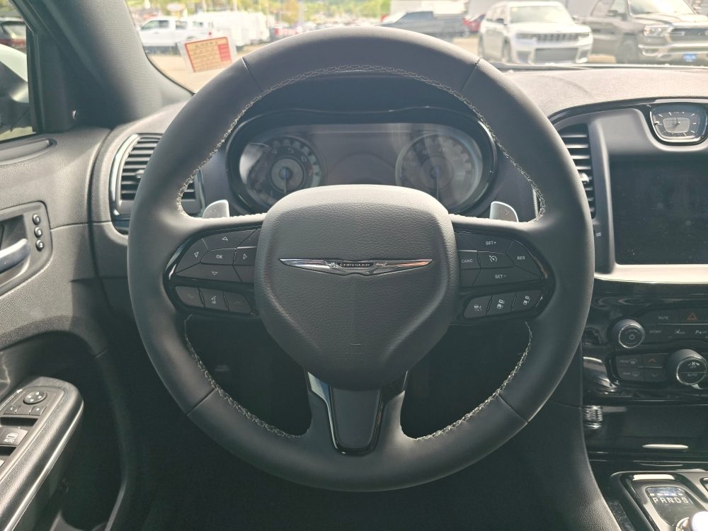 Thumbnail: 2023 Chrysler 300 - 8