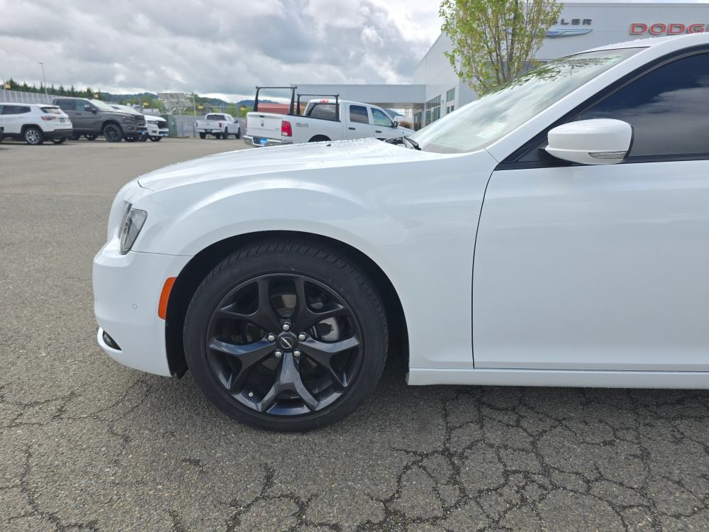 Thumbnail: 2023 Chrysler 300 - 7