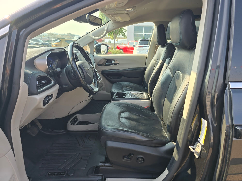 Thumbnail: 2021 Chrysler Pacifica - 8