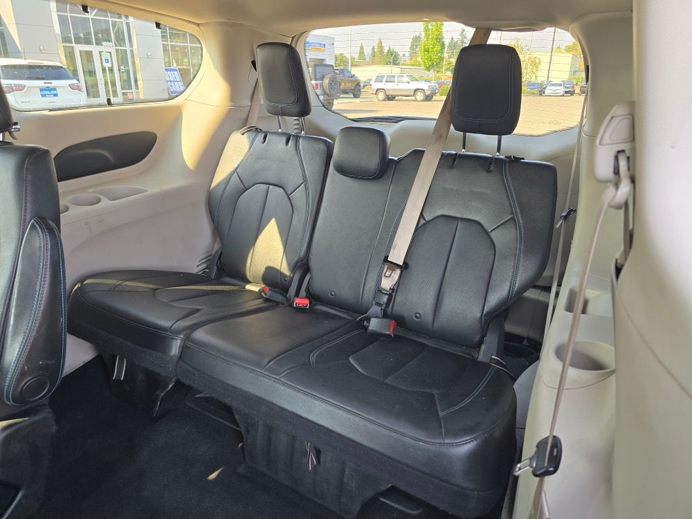 Thumbnail: 2021 Chrysler Pacifica - 10