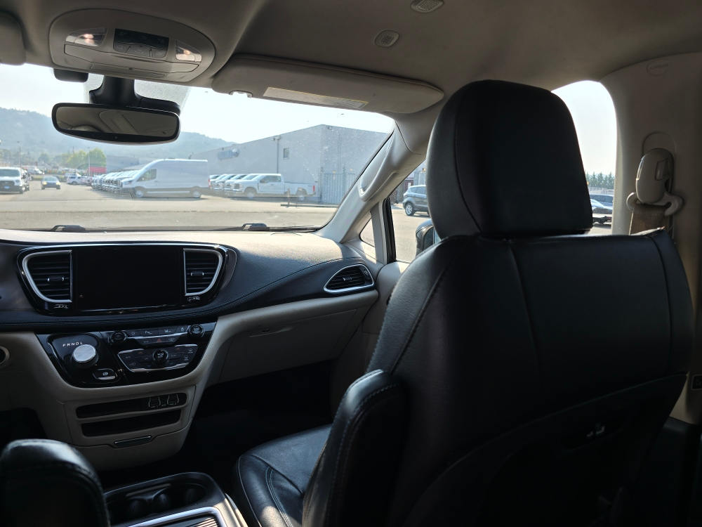 Thumbnail: 2021 Chrysler Pacifica - 9