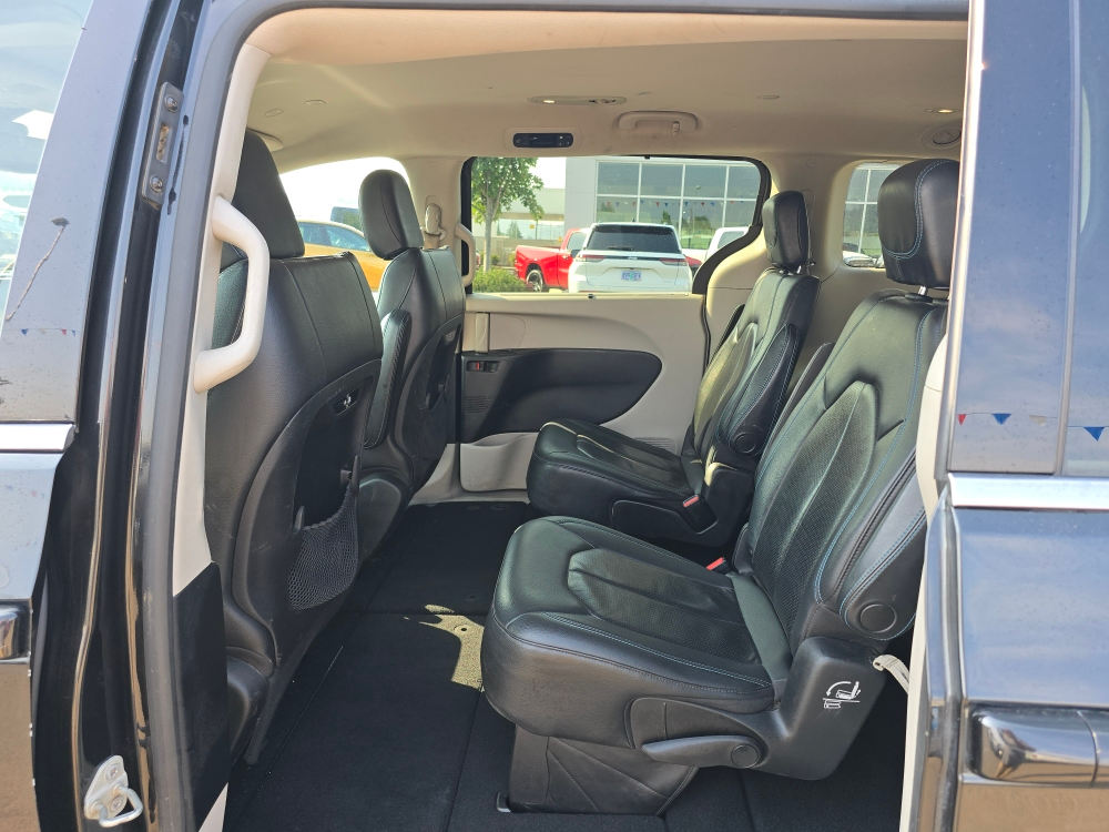 Thumbnail: 2021 Chrysler Pacifica - 18